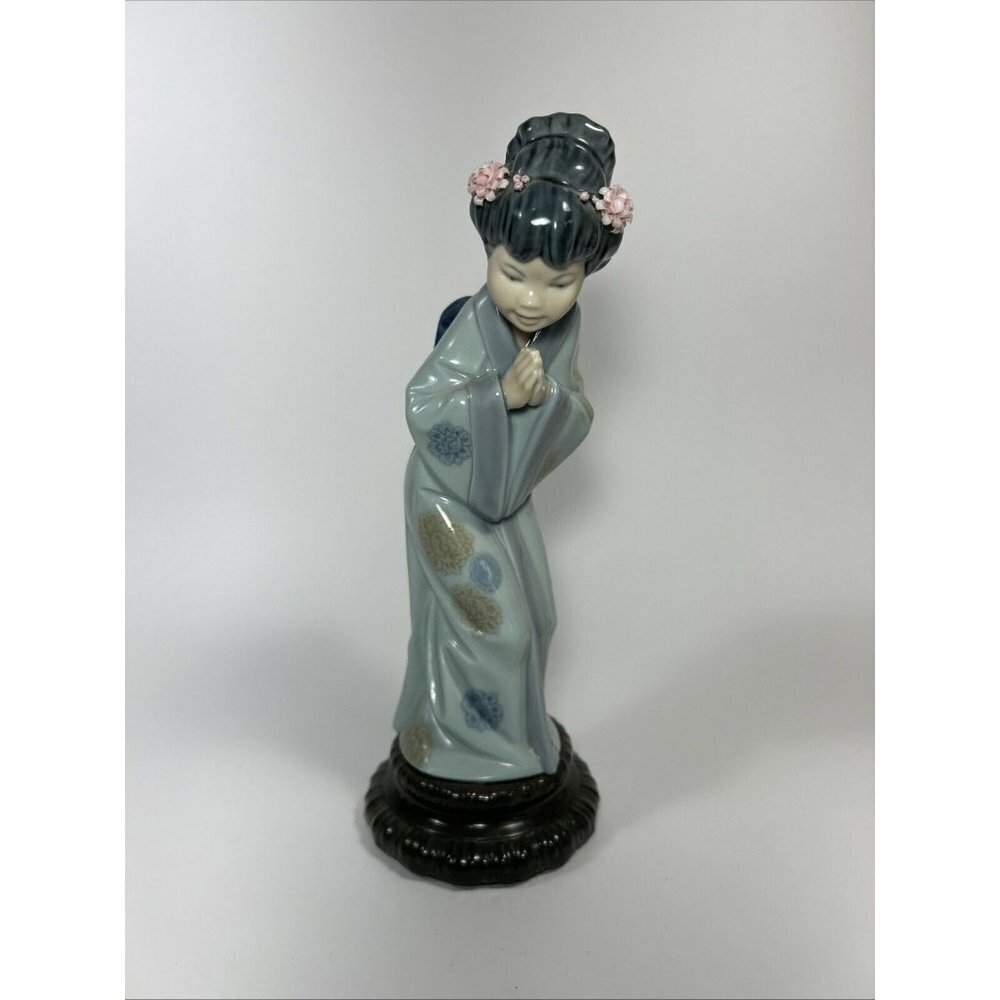 Lladro Japanese Sayonara Geisha Girl Retired Figurine #4989 - Collectible